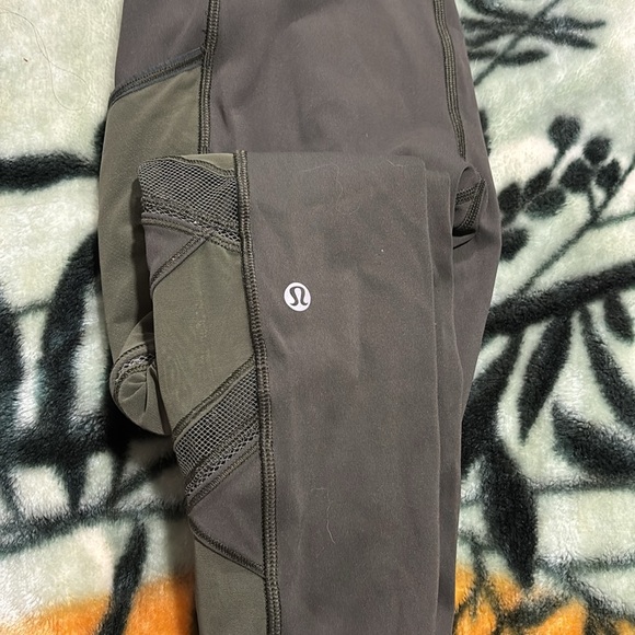 Green lululemon leggings - Picture 2 of 2